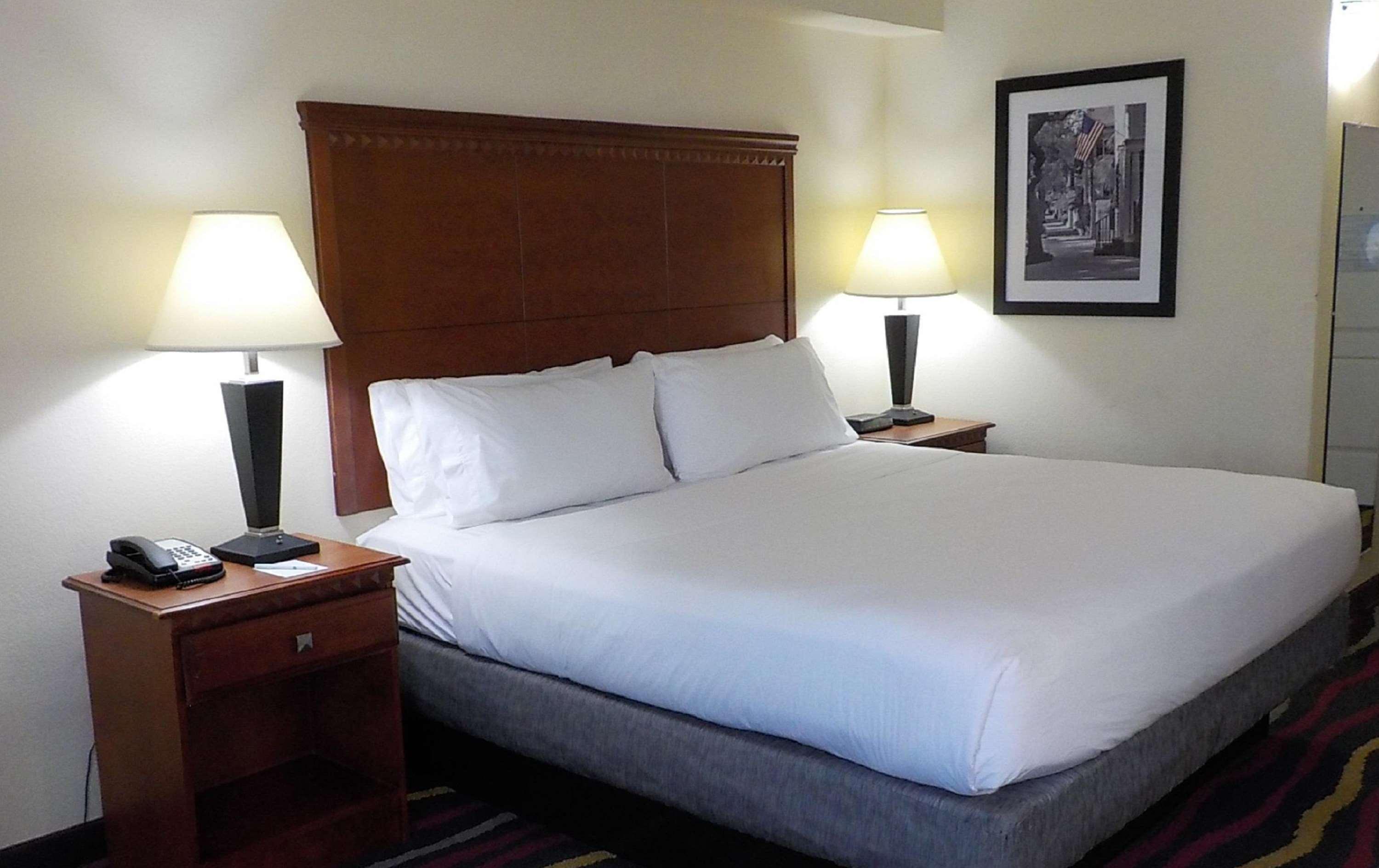 Clarion Pointe Jacksonville Near Camp Lejeune Bagian luar foto