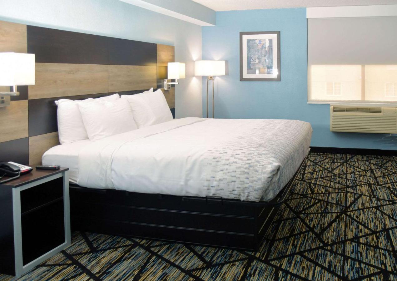 Clarion Pointe Jacksonville Near Camp Lejeune Bagian luar foto