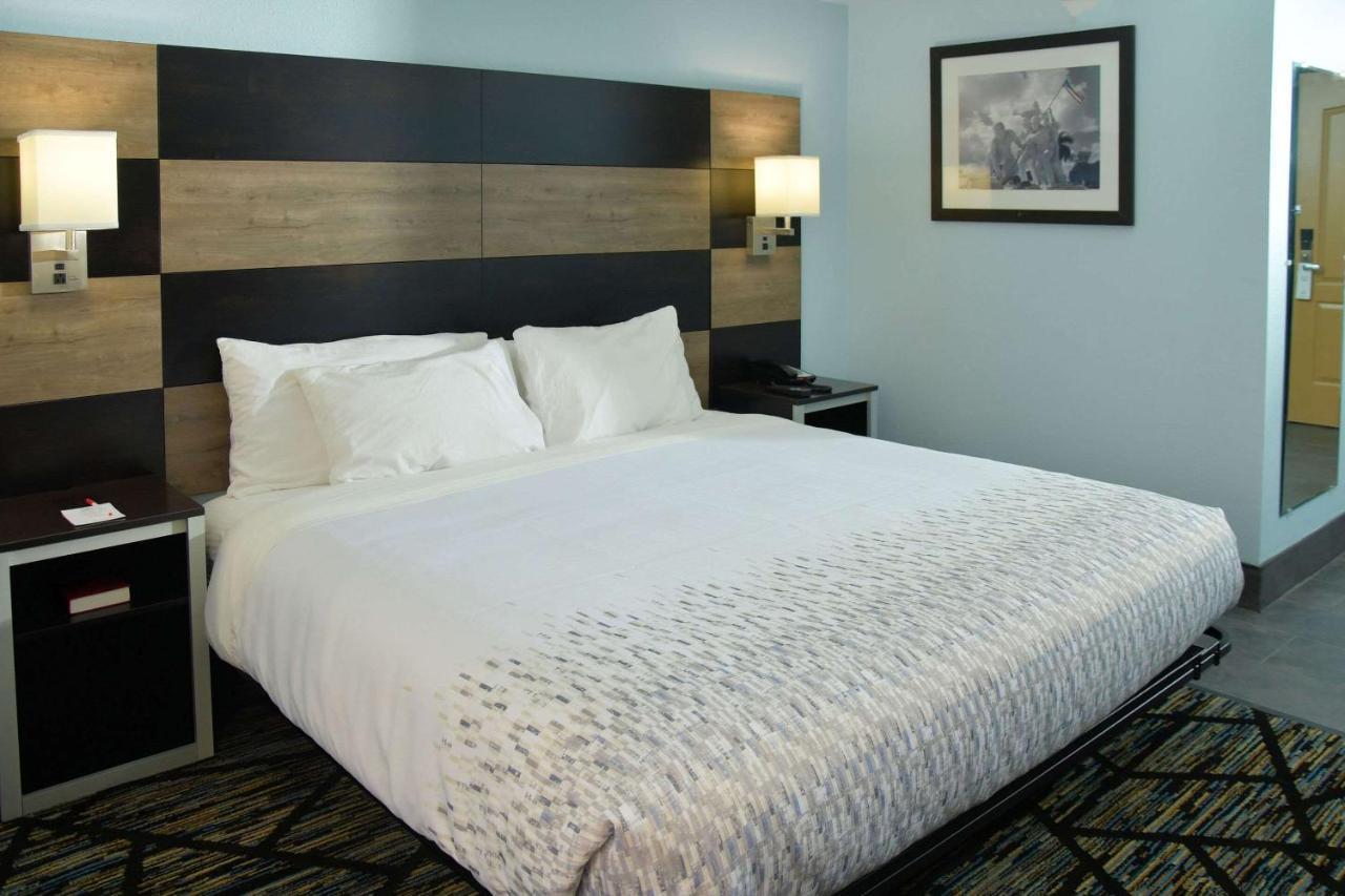 Clarion Pointe Jacksonville Near Camp Lejeune Bagian luar foto